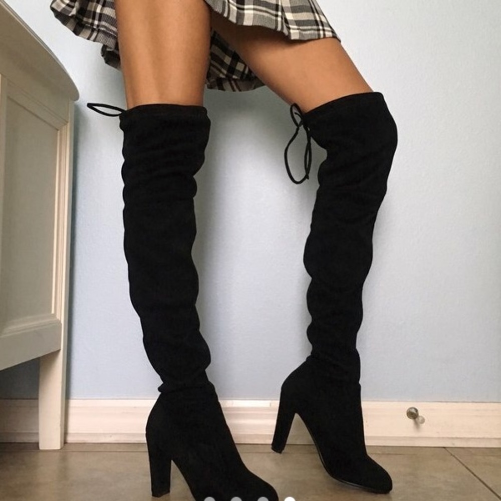 Black Knee High boots (fitted!!)